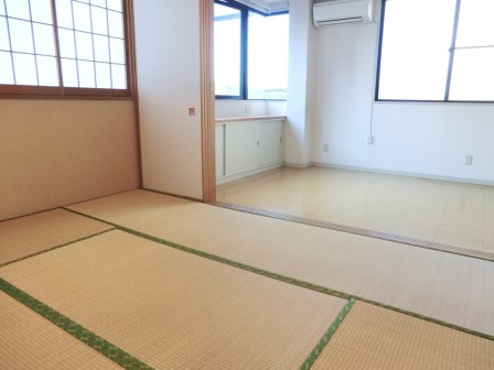 Other. There is a feeling of opening to open the sliding door.