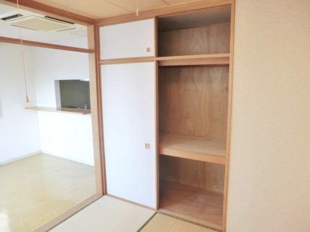 Receipt. I am happy also to upper closet is.