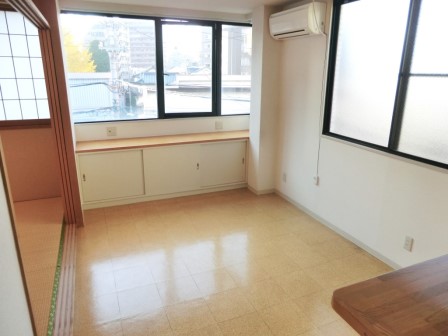 Living and room. Bright living room of the two-sided lighting.