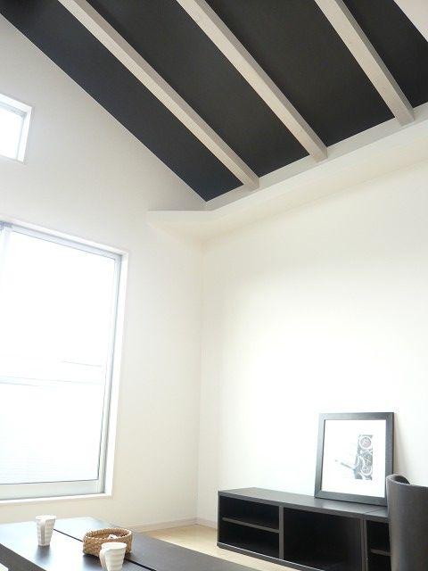 Living. It is the state of the slope ceiling using the atrium.