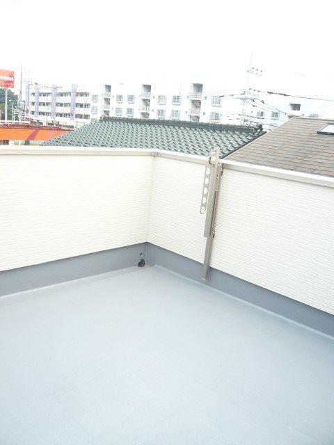 Balcony. About 7 Pledge of rooftop garden. Laundry, of course, Green spaces, Barbecue, etc., Is a roof balcony available to the multi-purpose.