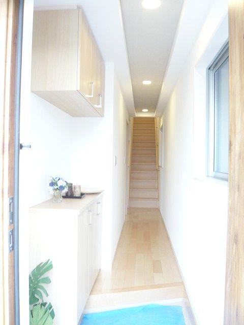 Entrance. Approach from the entrance. We directed the corridor part in woven ceiling.
