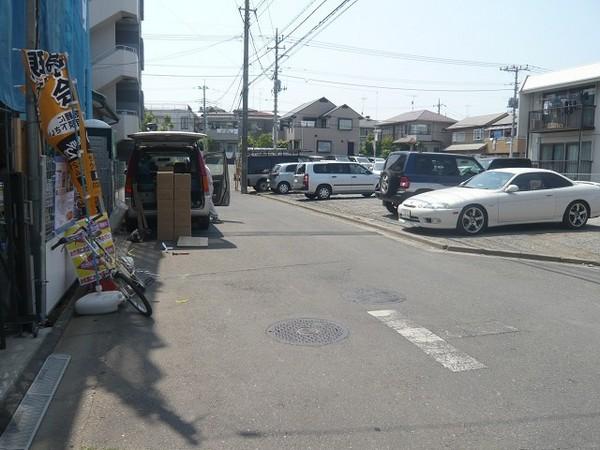 Local photos, including front road. It is less the front road of traffic.