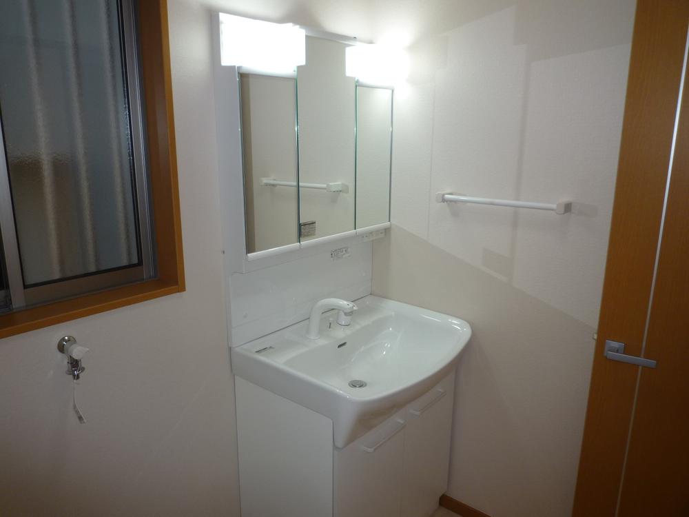 Wash basin, toilet. Indoor (March 2012) shooting
