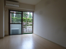 Living and room. Air-conditioned Western-style