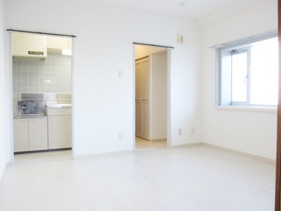 Living and room. Bright dining