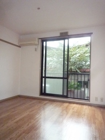 Living and room. Room 6.25 Pledge