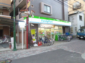 Convenience store. Family Mart (convenience store) to 200m