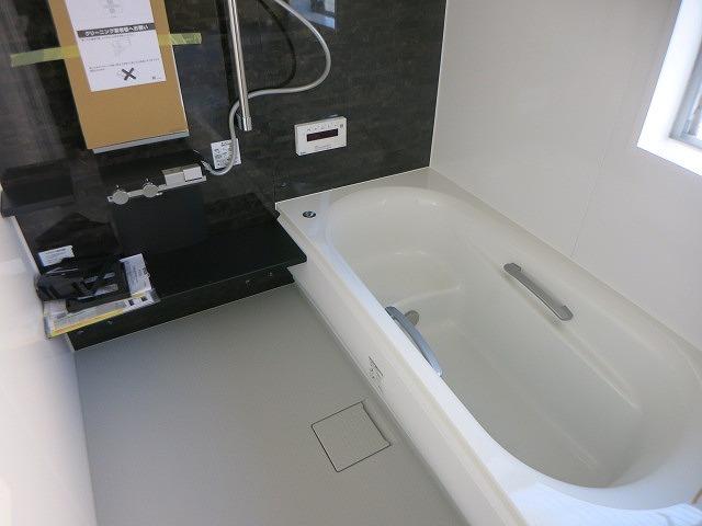 Bathroom. Local (12 May 2013) Shooting