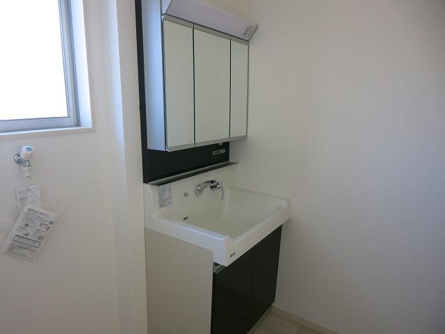 Wash basin, toilet. Local (12 May 2013) Shooting