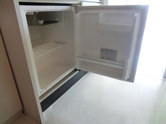 Other Equipment. ☆ There is a mini-fridge ☆