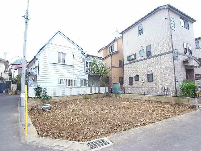 Local photos, including front road. Shooting from the northwest side