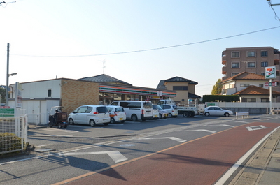 Convenience store. 150m to Seven-Eleven (convenience store)