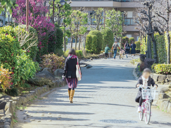 Surrounding environment. Tenno River community green road (4-minute walk / About 310m)