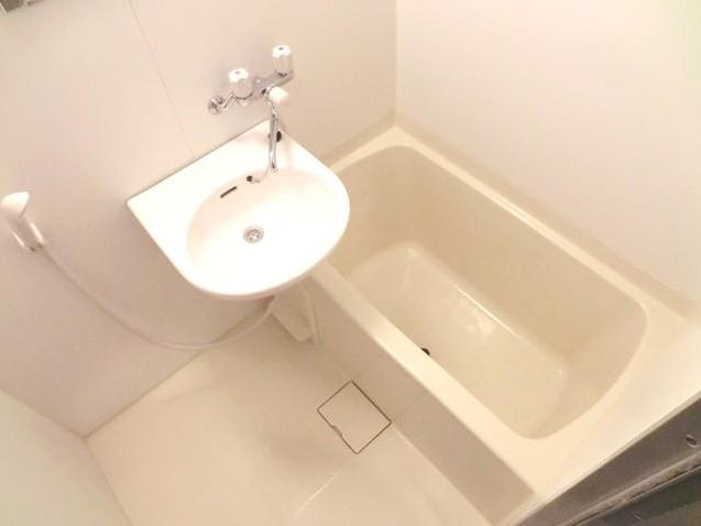 Bath. Popular bus ・ toilet