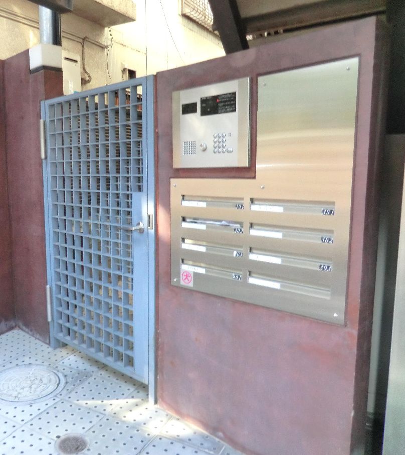 Security. Auto-lock equipped!