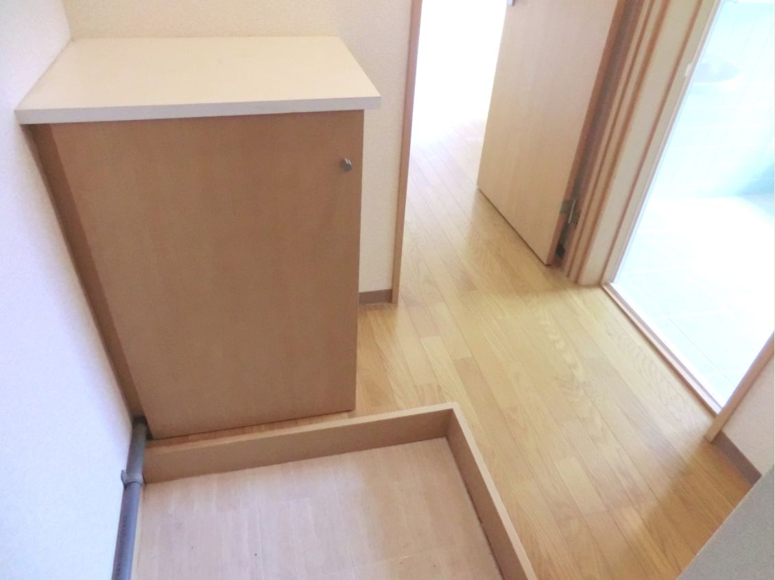 Entrance.  ☆ There shoe box at the door ☆