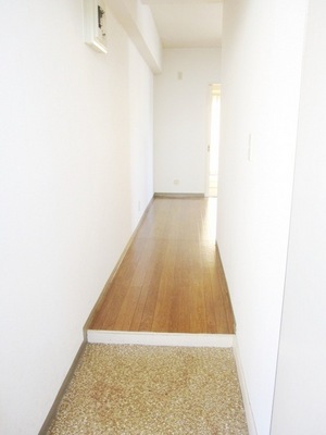 Entrance. Bright entrance! 