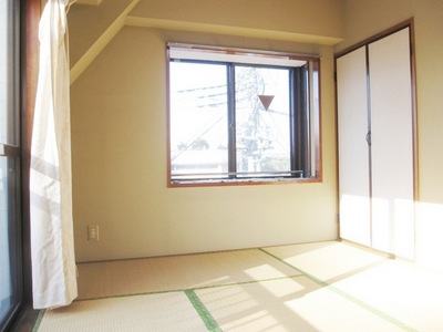 Living and room. It is a relaxing room and spacious