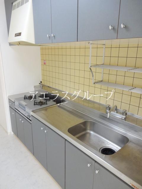 Kitchen. Cooking can be without having to worry about catching a stand-alone kitchen