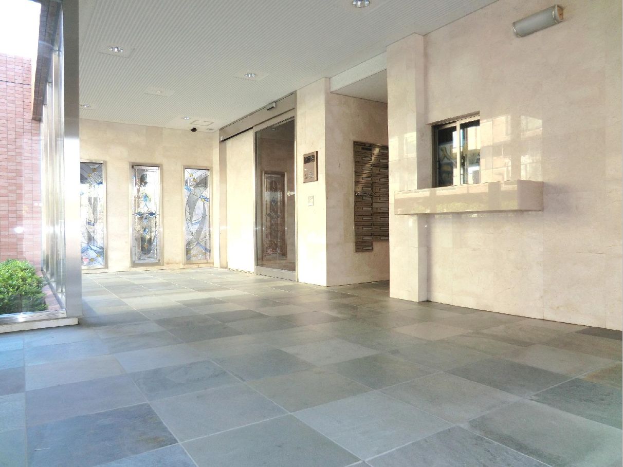 Entrance. auto lock ・ Elevator ・ Delivery Box equipped