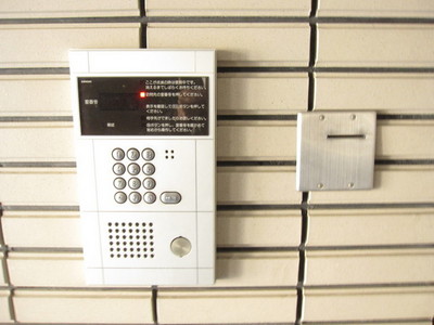 Entrance. Auto is a lock