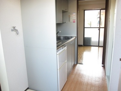 Kitchen. Workbench has relaxed! 