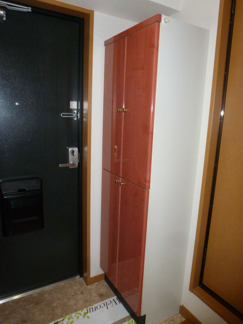 Receipt. Tall size of shoe box