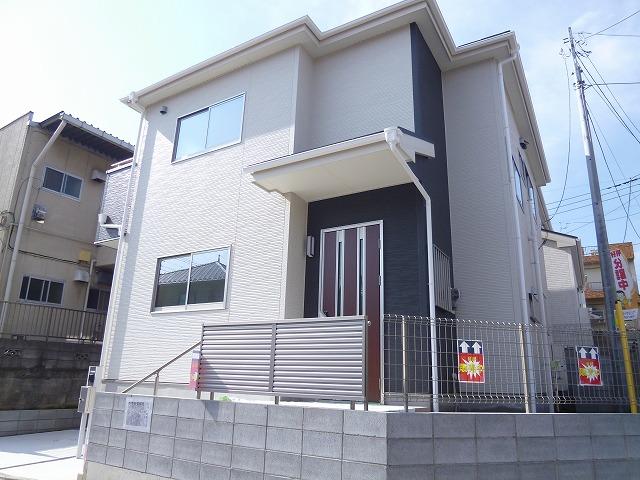 Local appearance photo. Local (11 May 2013) Shooting 1 Building