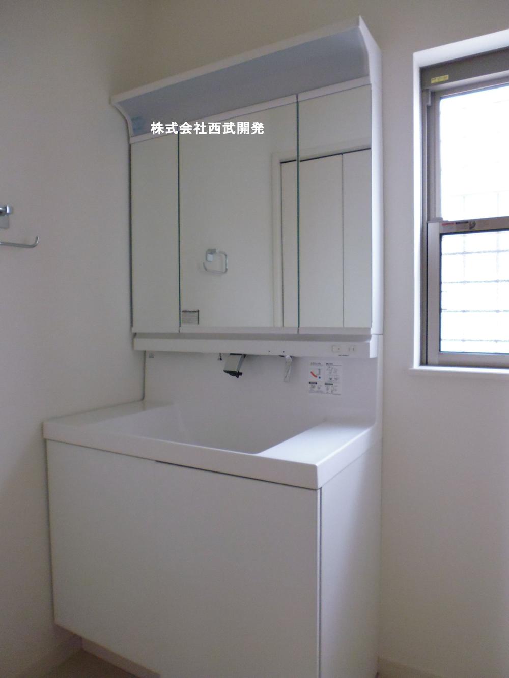Wash basin, toilet. Indoor (12 May 2013) Shooting