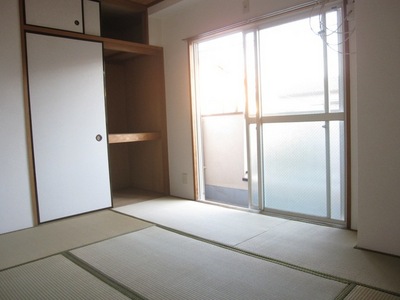 Living and room. Housed plenty of Japanese-style room
