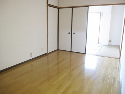 Living and room. 6 Pledge Western-style living instead! 