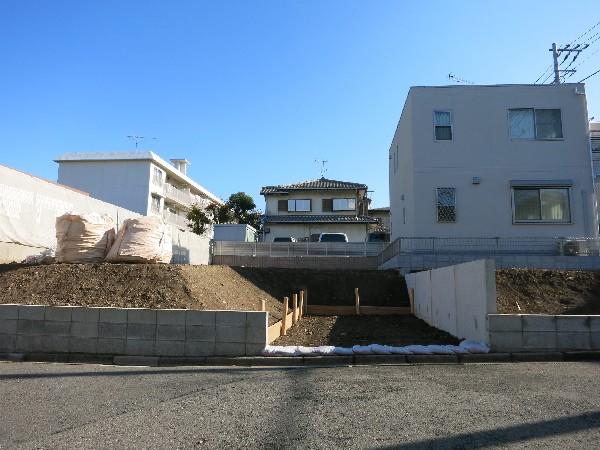 Local land photo. Yang hit in upland ・ Ventilation ・ Sense of openness ・ It was blessed on the lookout local. Peripheral spreads far blue sky without a high building.