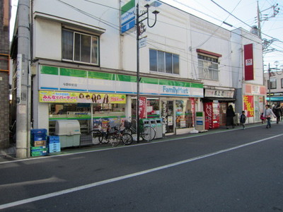 Convenience store. 500m to Family Mart (convenience store)