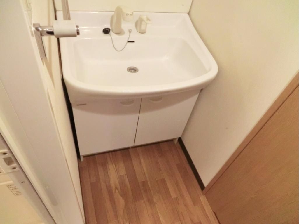 Washroom. ☆ Shampoo dresser type ・ Washbasin ☆