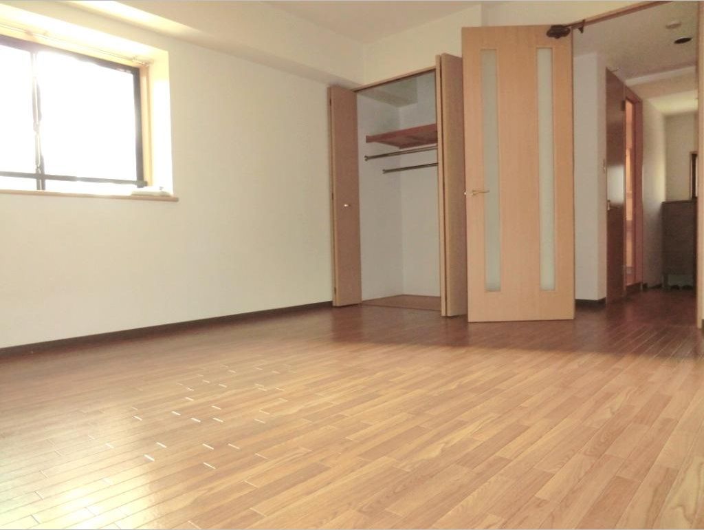 Other. ☆ With bay window ・ Two-sided lighting is the room ☆