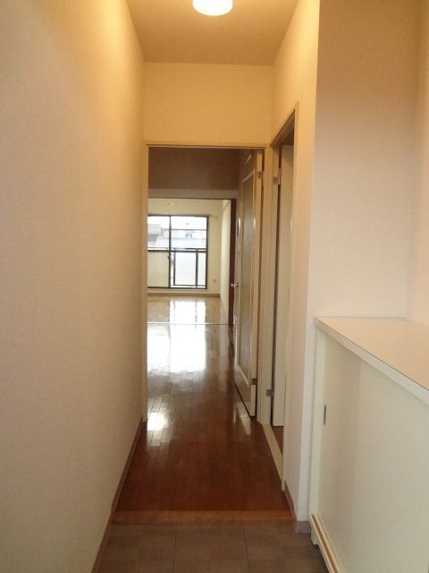 Entrance. Photo is a thing of the same floor plan of the third floor