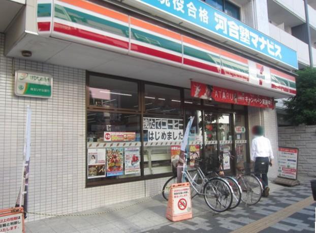 Convenience store. 752m to Seven-Eleven (convenience store)