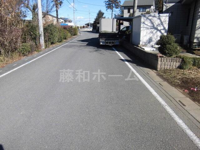 Local photos, including front road. Local (12 May 2013) Shooting