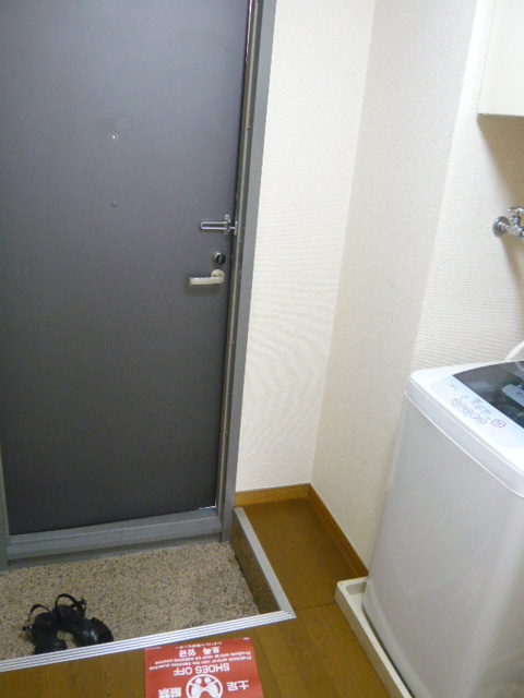 Entrance. It is the entrance space.