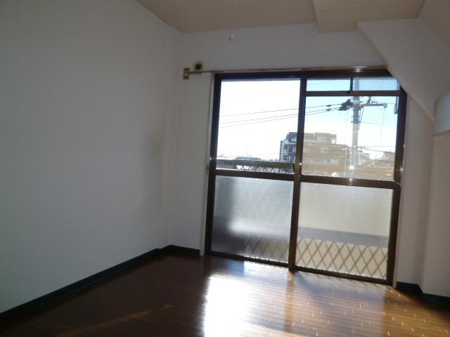 Living and room. Room (same type)