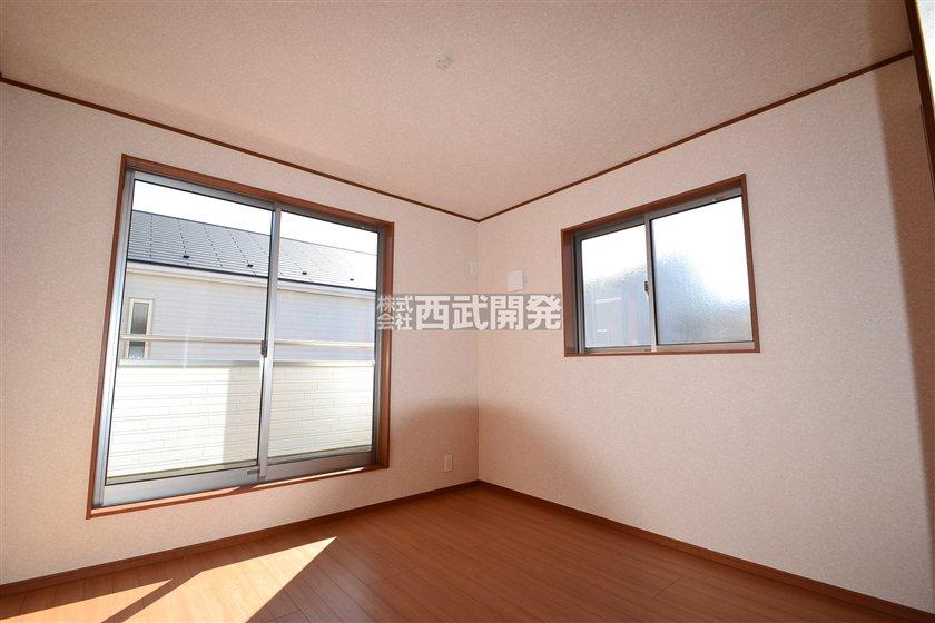 Same specifications photos (Other introspection). Western-style (same specifications photo)