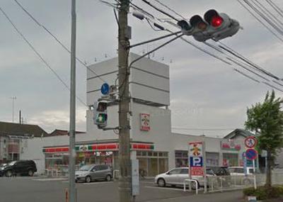 Convenience store. 300m until Thanksgiving (convenience store)