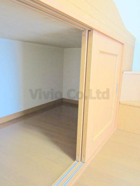 Receipt. Under the bed it is ordered and storage.