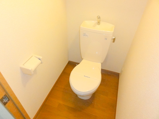 Toilet. bus ・ It is another toilet. 