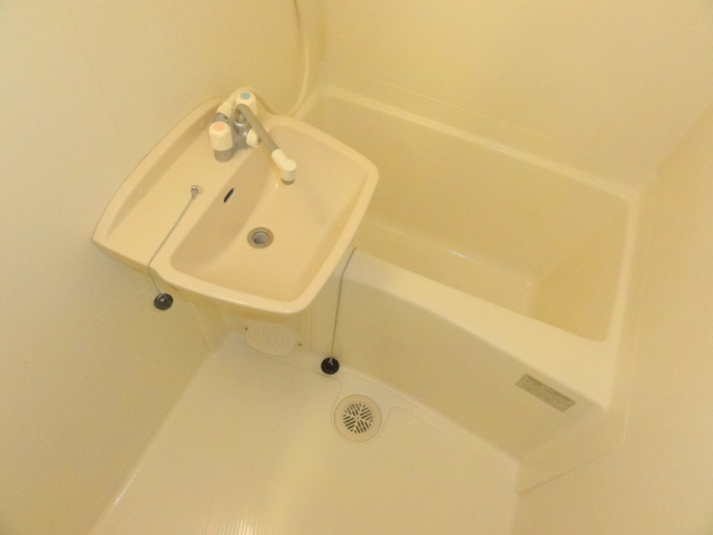 Bath. bus ・ It is another toilet. 