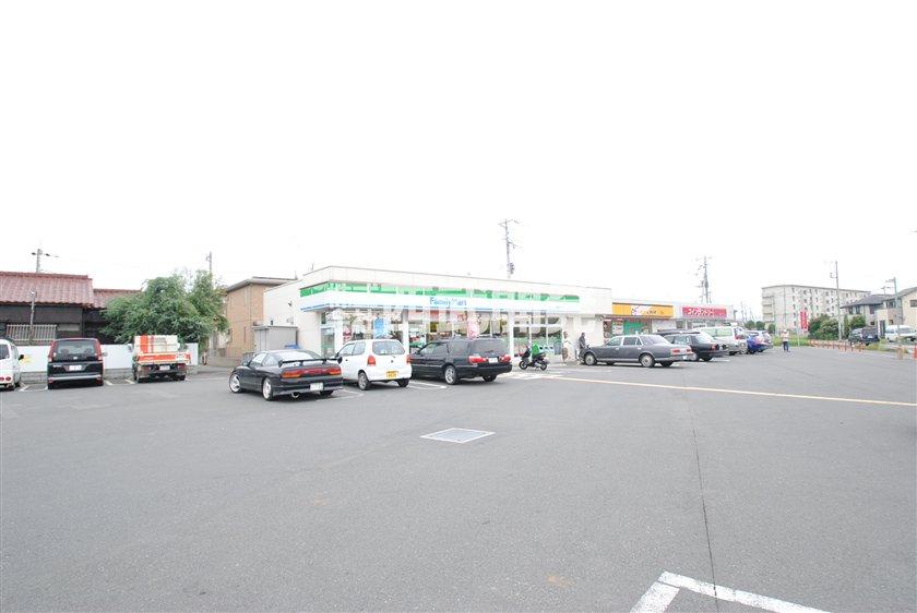 Convenience store. It is 150m next to your luncher's "Kamado" to FamilyMart