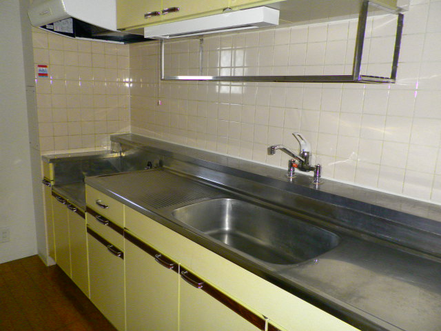 Kitchen. Same specifications
