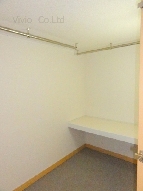 Receipt. Is a closet equipped.