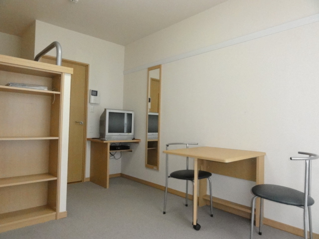 Living and room. tv set ・ Also equipped with a full-length mirror.